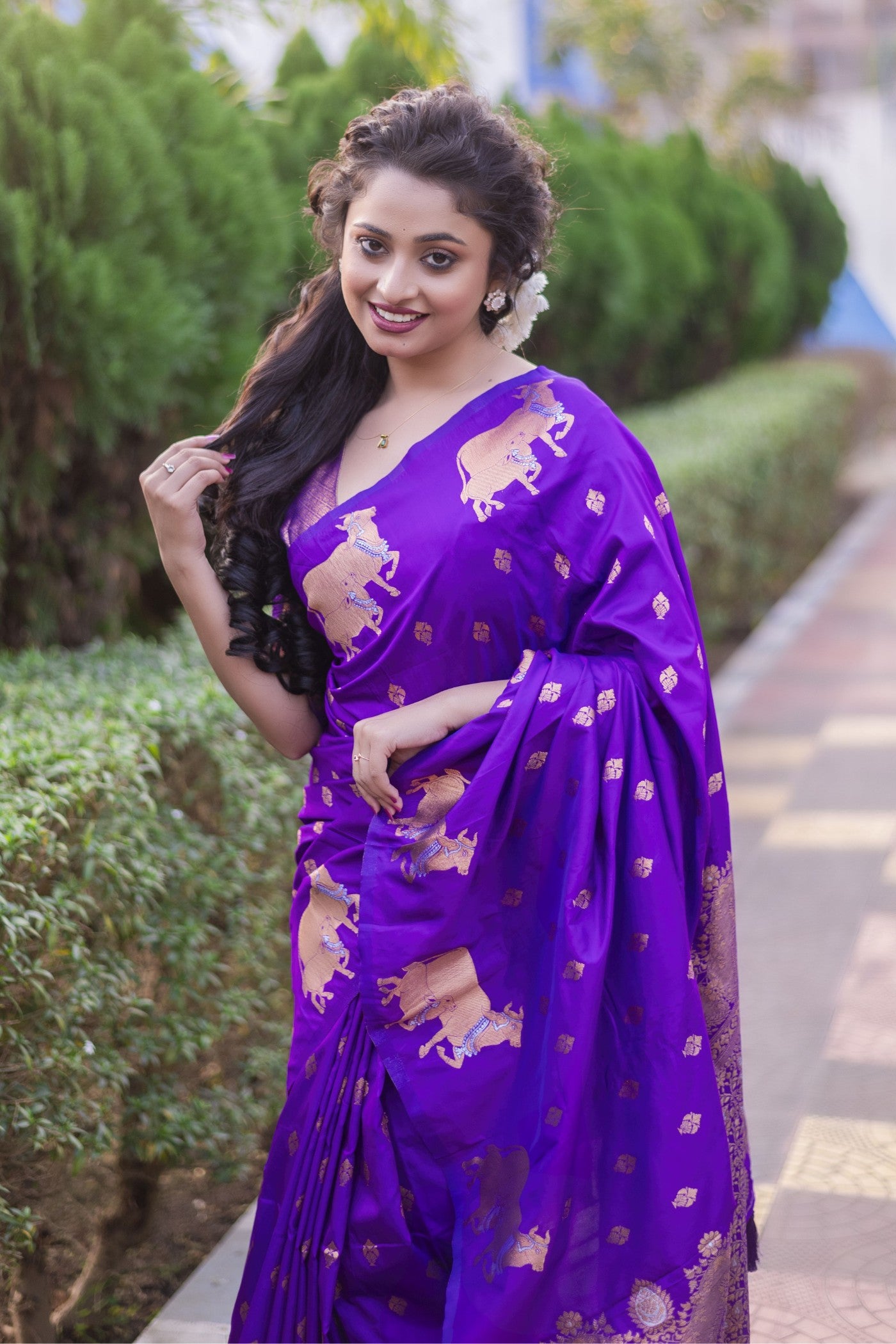 MySilkLove Magenta Purple Woven Banarasi Saree