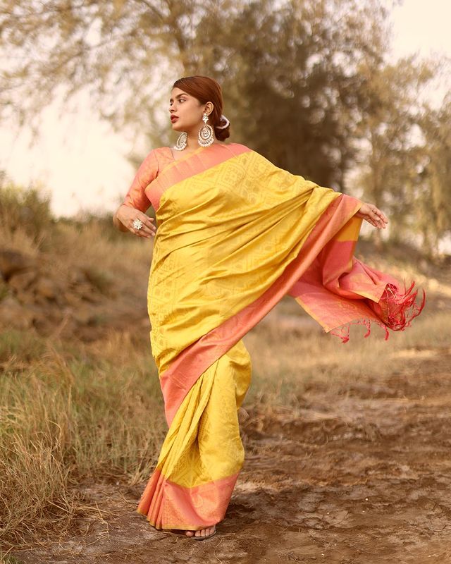 Koromiko Yellow and Pink Banarasi Woven Silk Saree