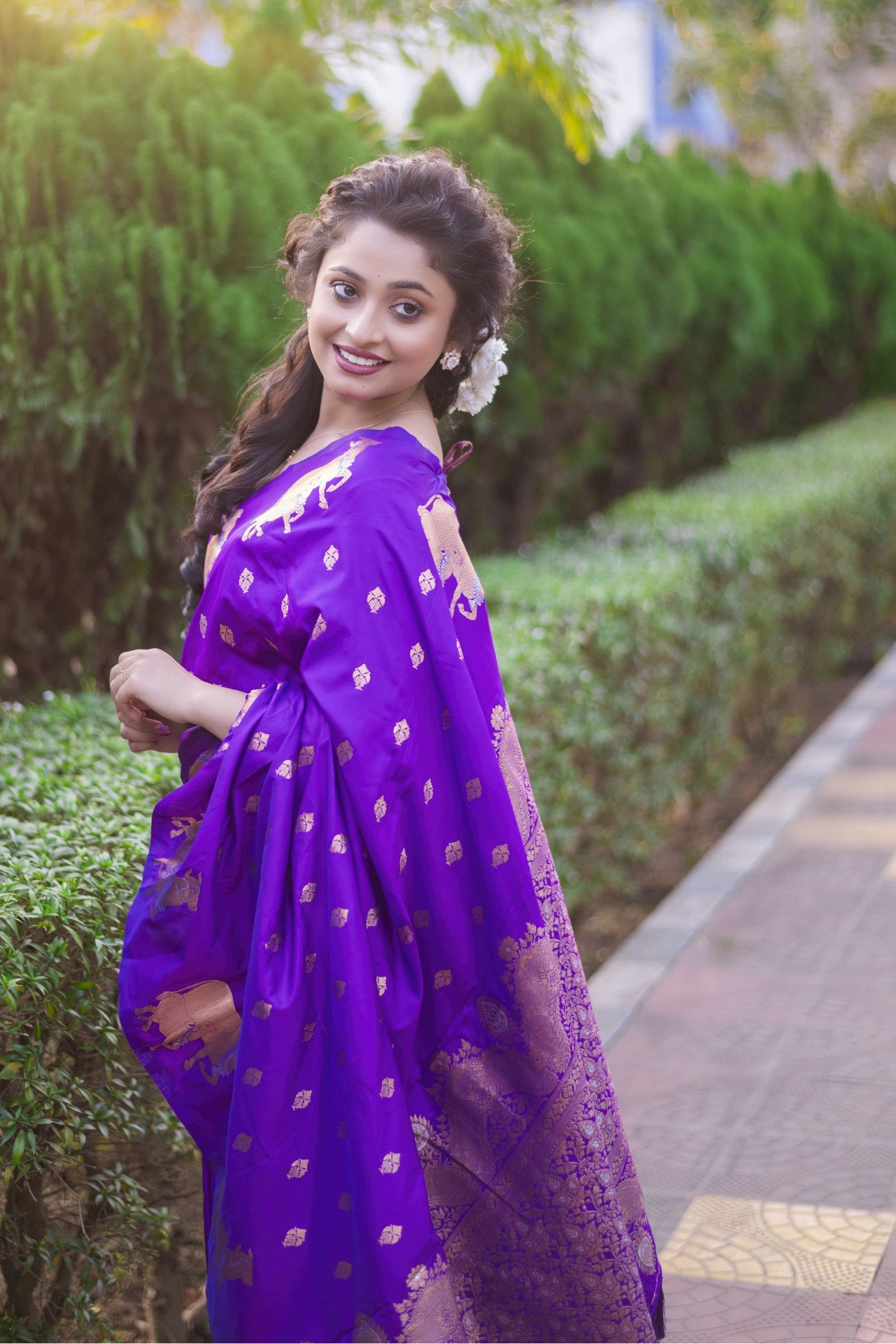 Buy MySilkLove Magenta Purple Woven Banarasi Saree Online