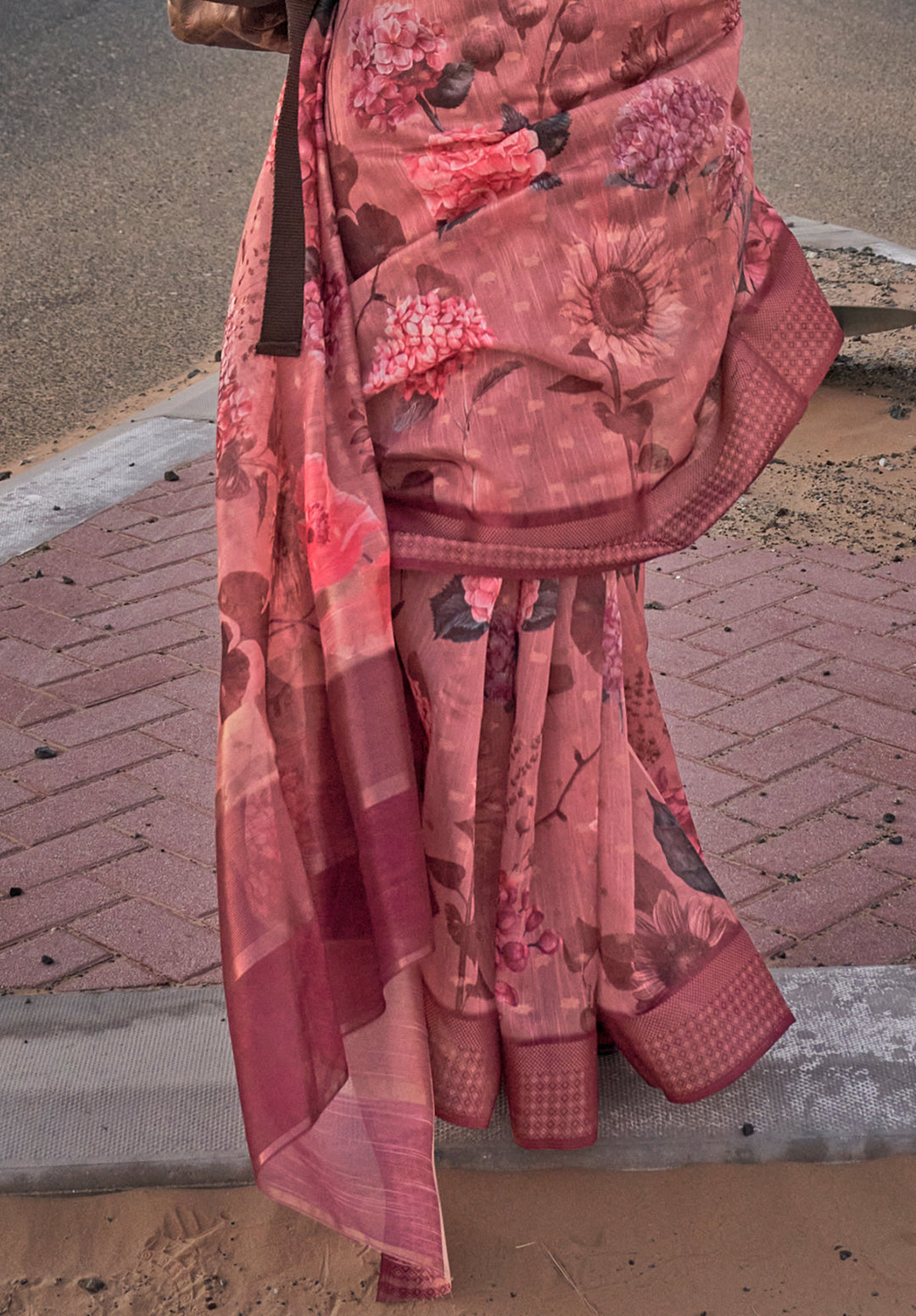 Buy MySilkLove Solid Pink Woven Linen Saree Online