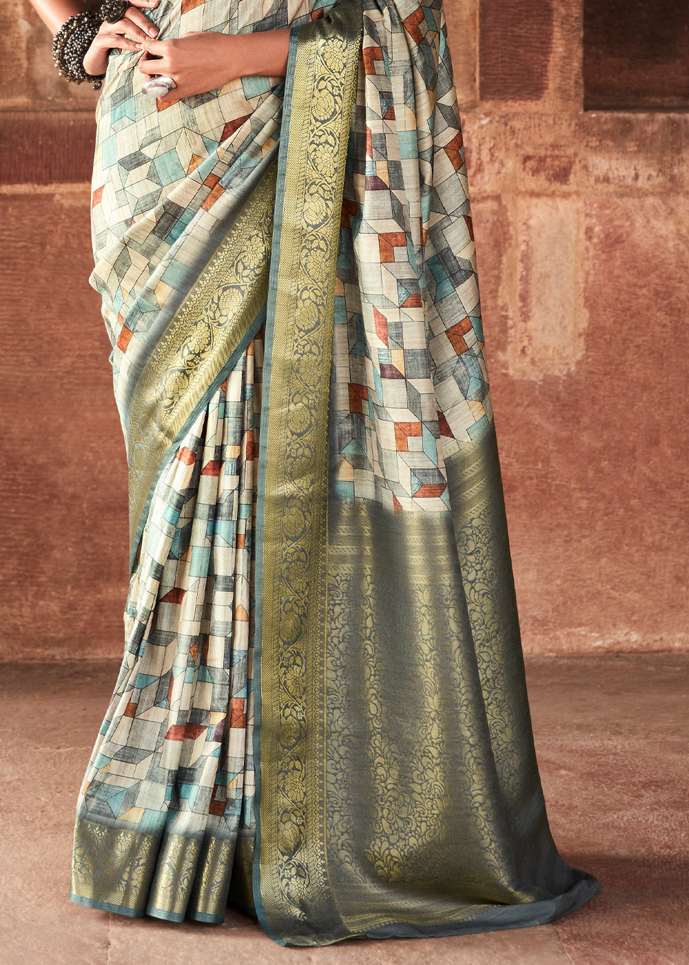 Buy MySilkLove Bilbao Green Handloom Banarasi Silk Saree Online