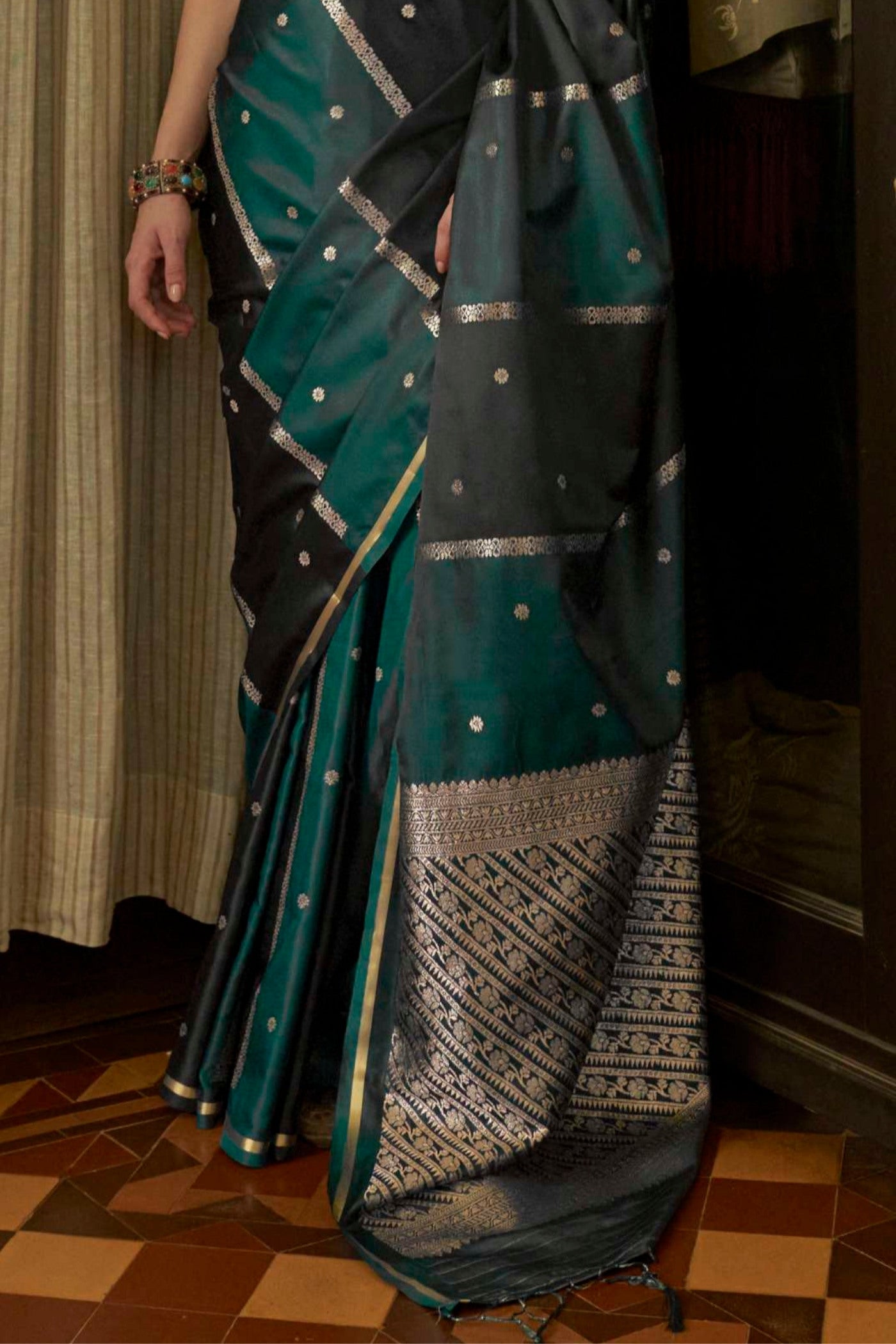 Buy MySilkLove Hunter Green Handloom Rangkat Banarasi Satin Silk Saree Online