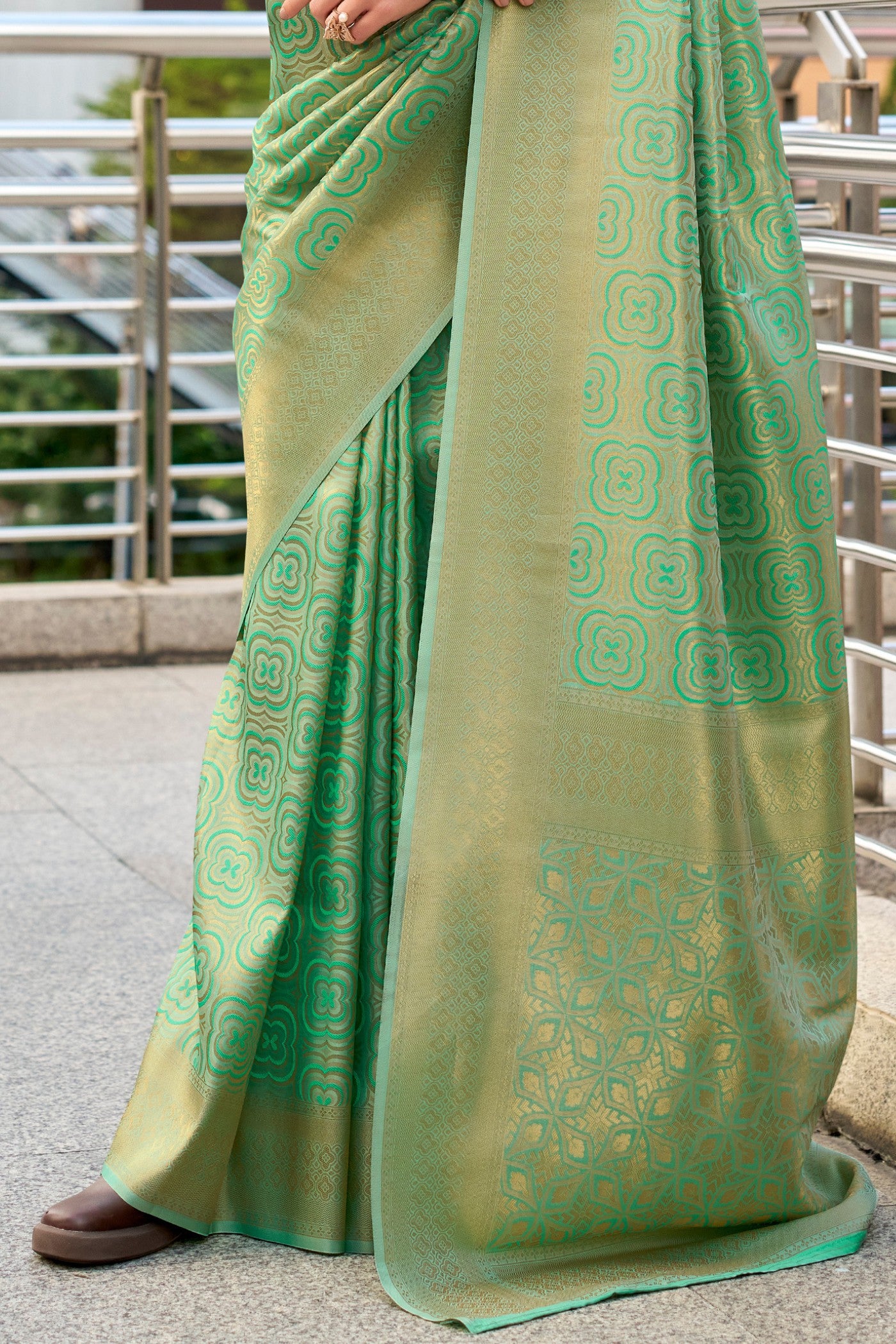 Buy MySilkLove Pear Green Handloom Kanjivaram Saree Online