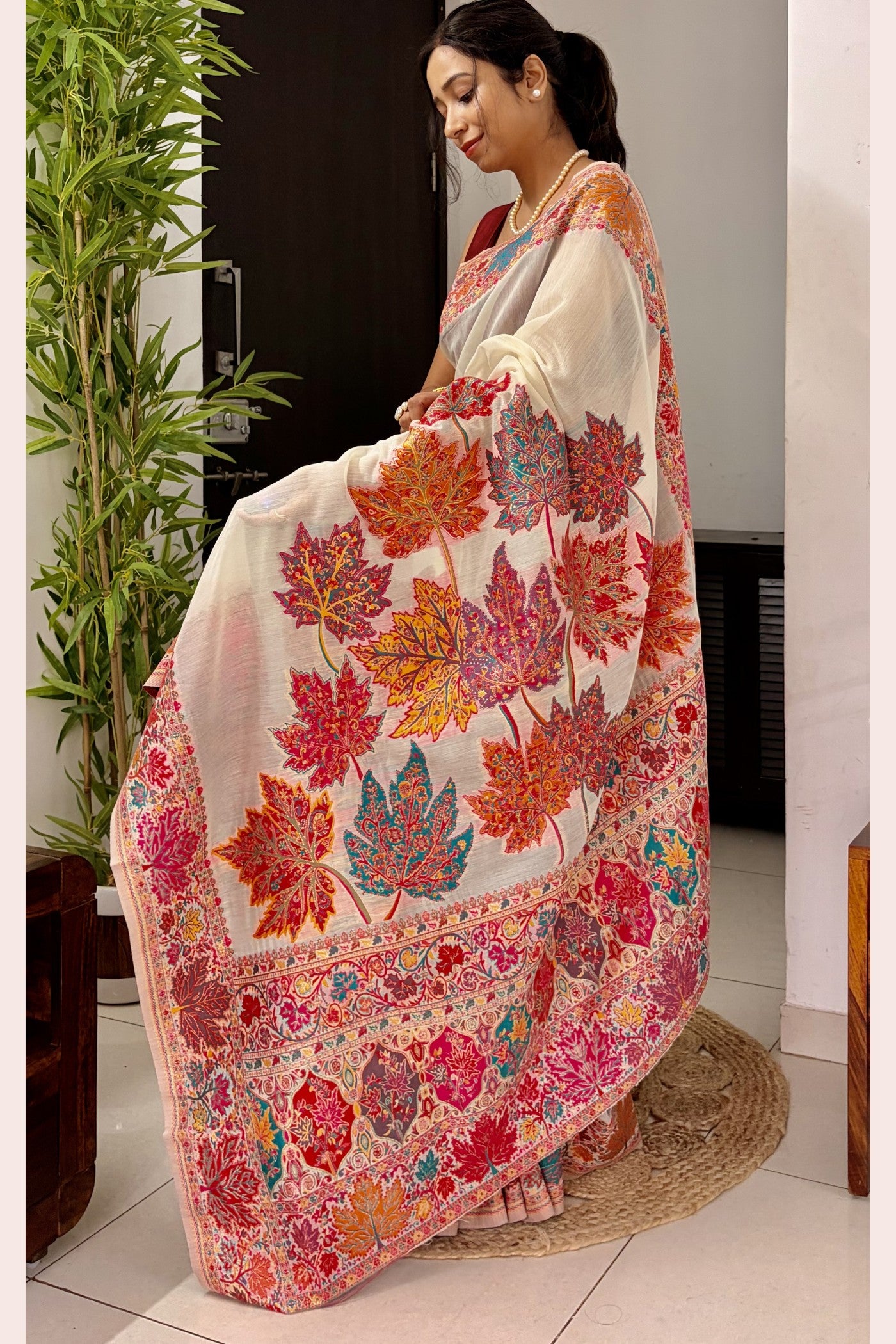 Buy MySilkLove Oyster White Kashmiri Handloom Jamewar Saree Online