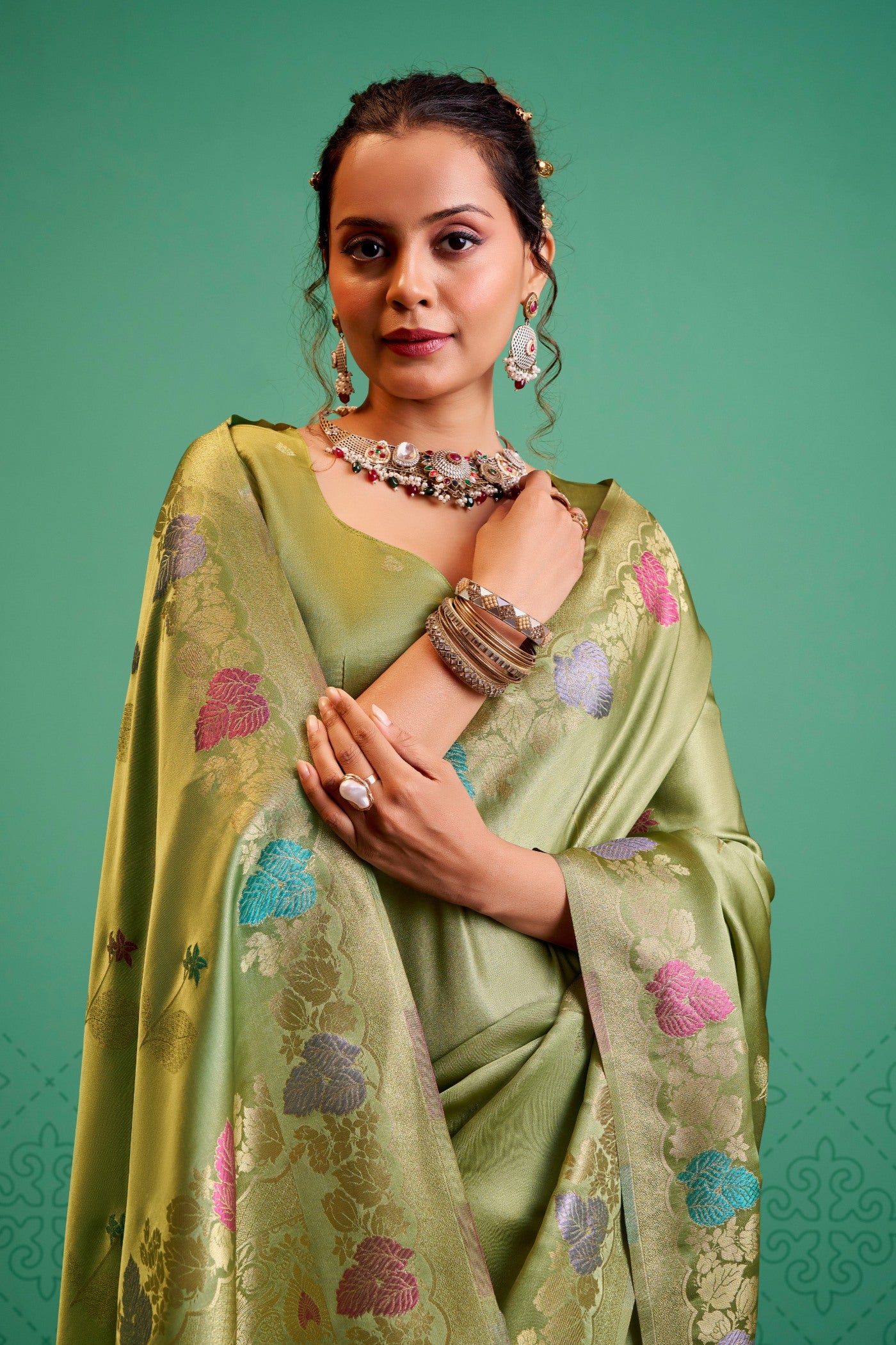 Buy MySilkLove Lwan Green Handloom Satin Silk Saree Online