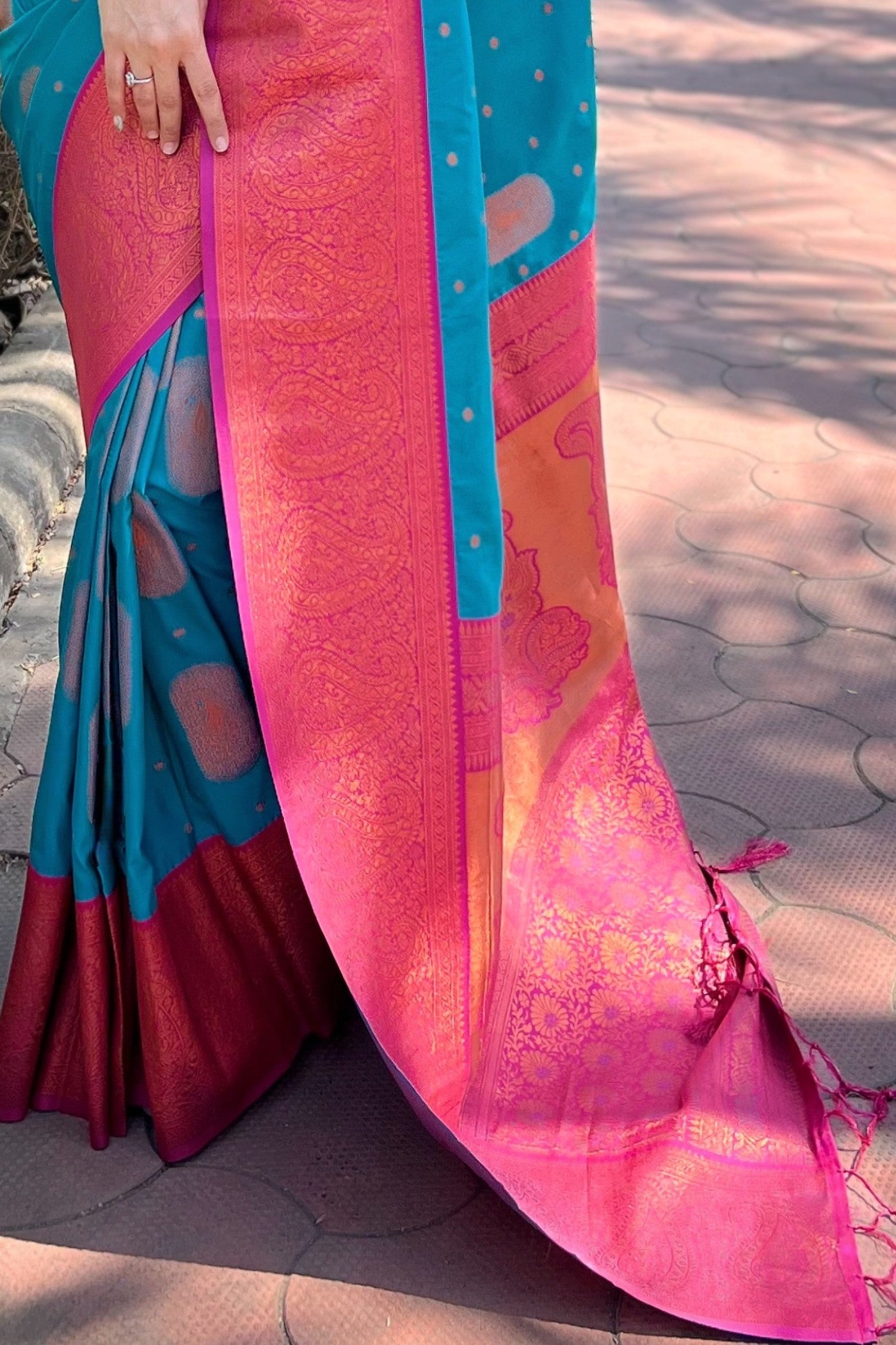 Buy MySilkLove Pacific Blue and Pink Zari Woven Banarasi Saree Online