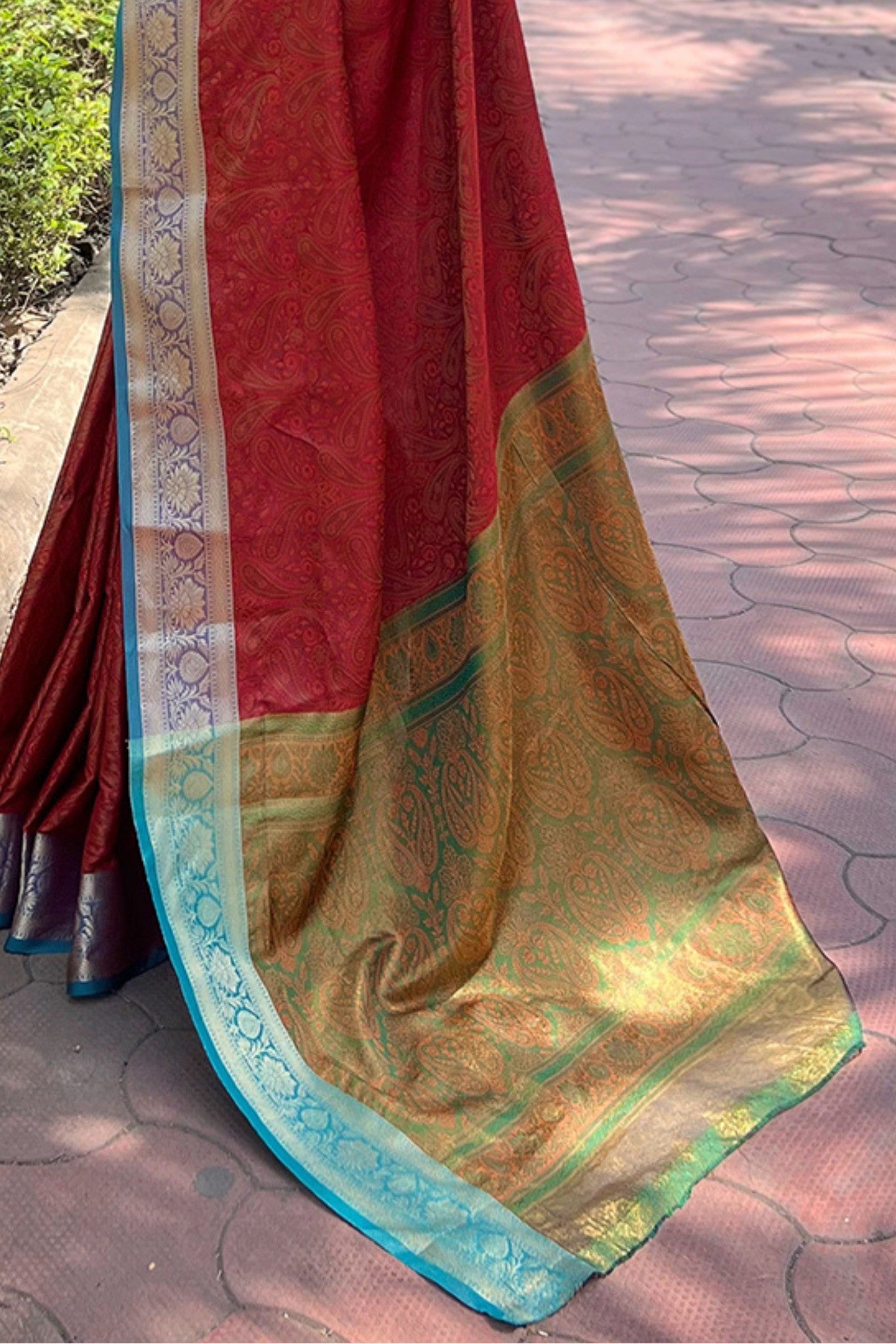 Buy MySilkLove Sweet Red Woven Banarasi Saree Online