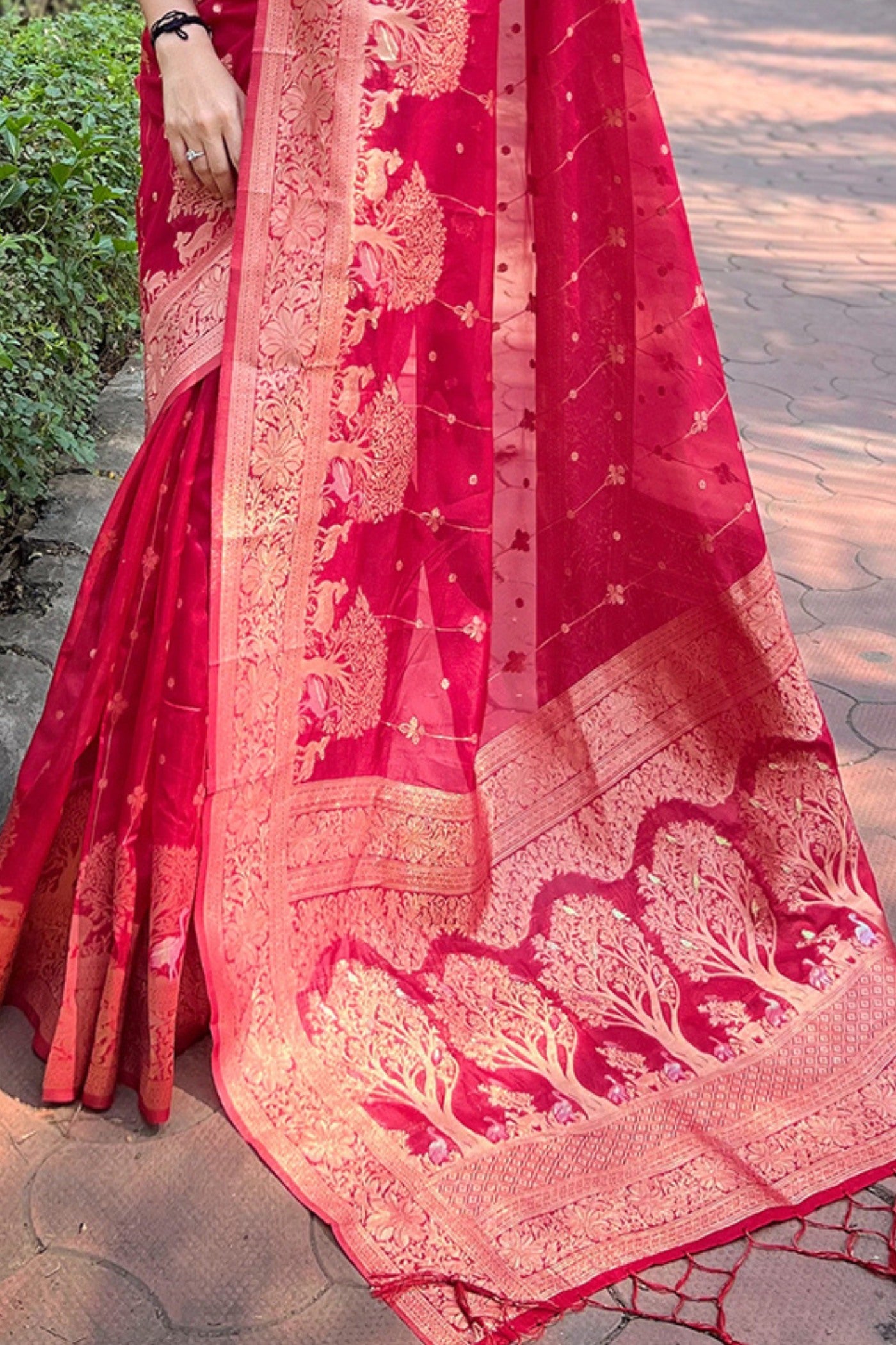 Buy MySilkLove Fuzzy Pink Zari Woven Organza Saree Online