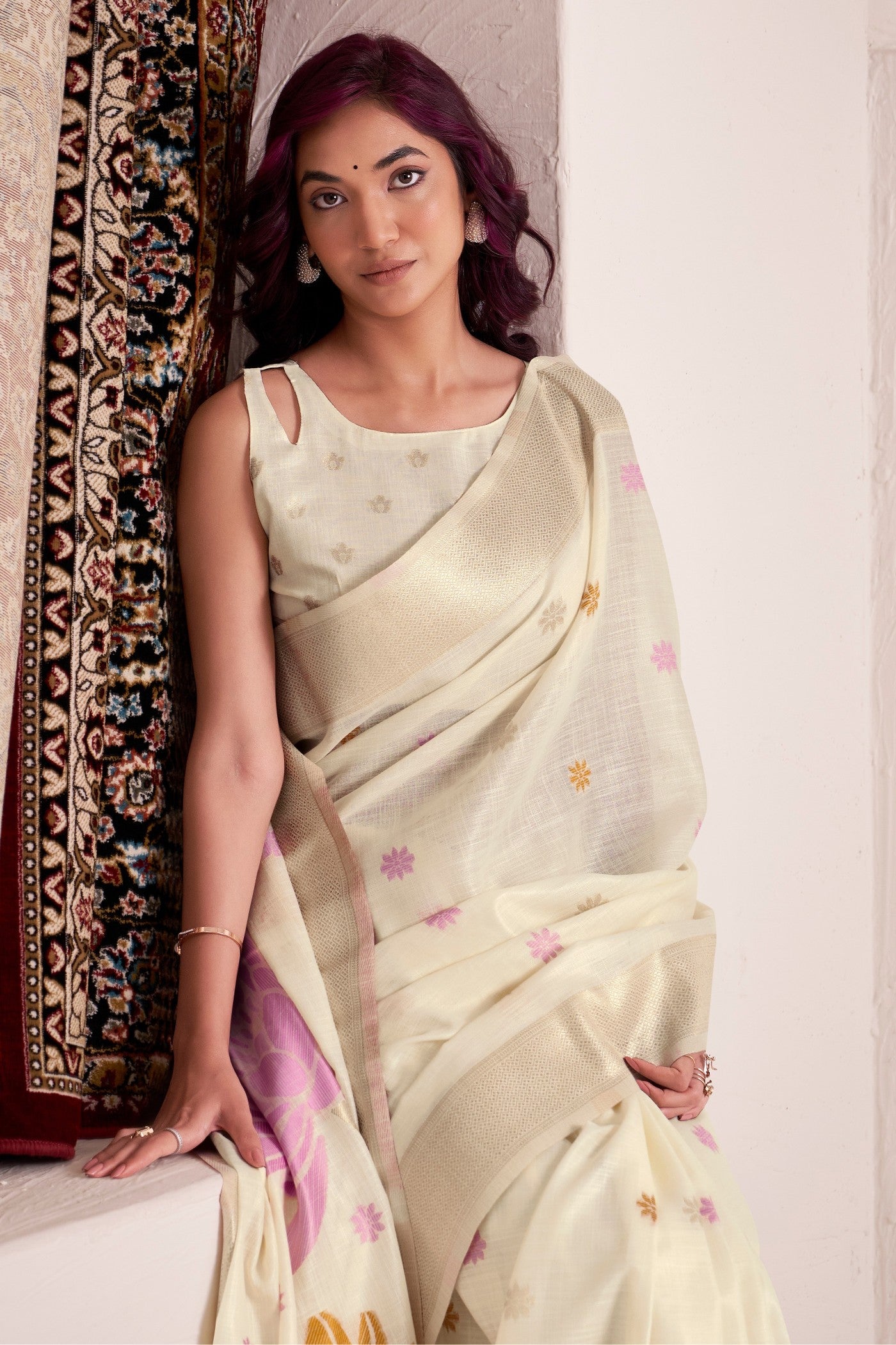 Buy MySilkLove Pearl White Woven Linen Saree Online