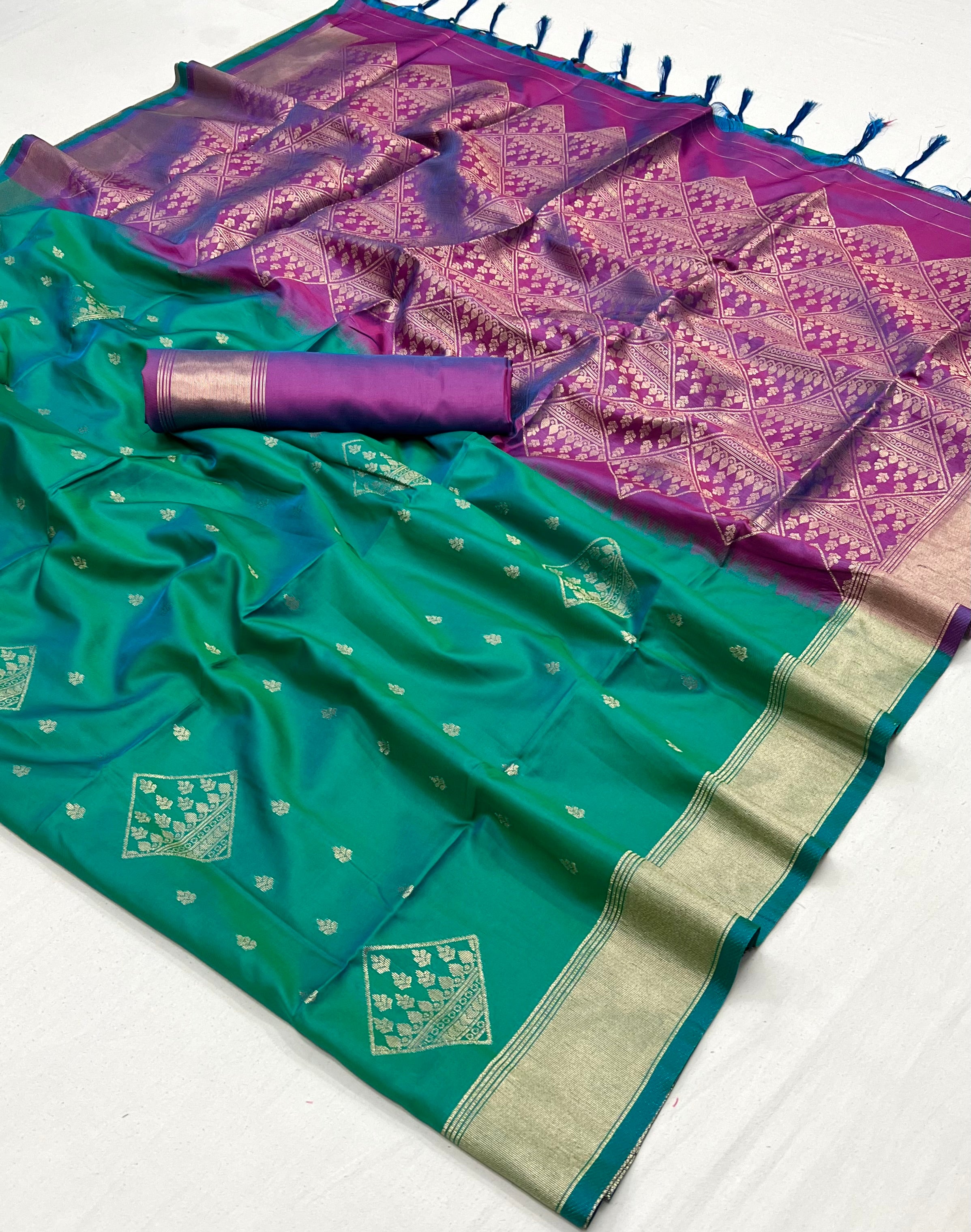 Buy MySilkLove Niagara Green Banarasi Handloom Saree Online