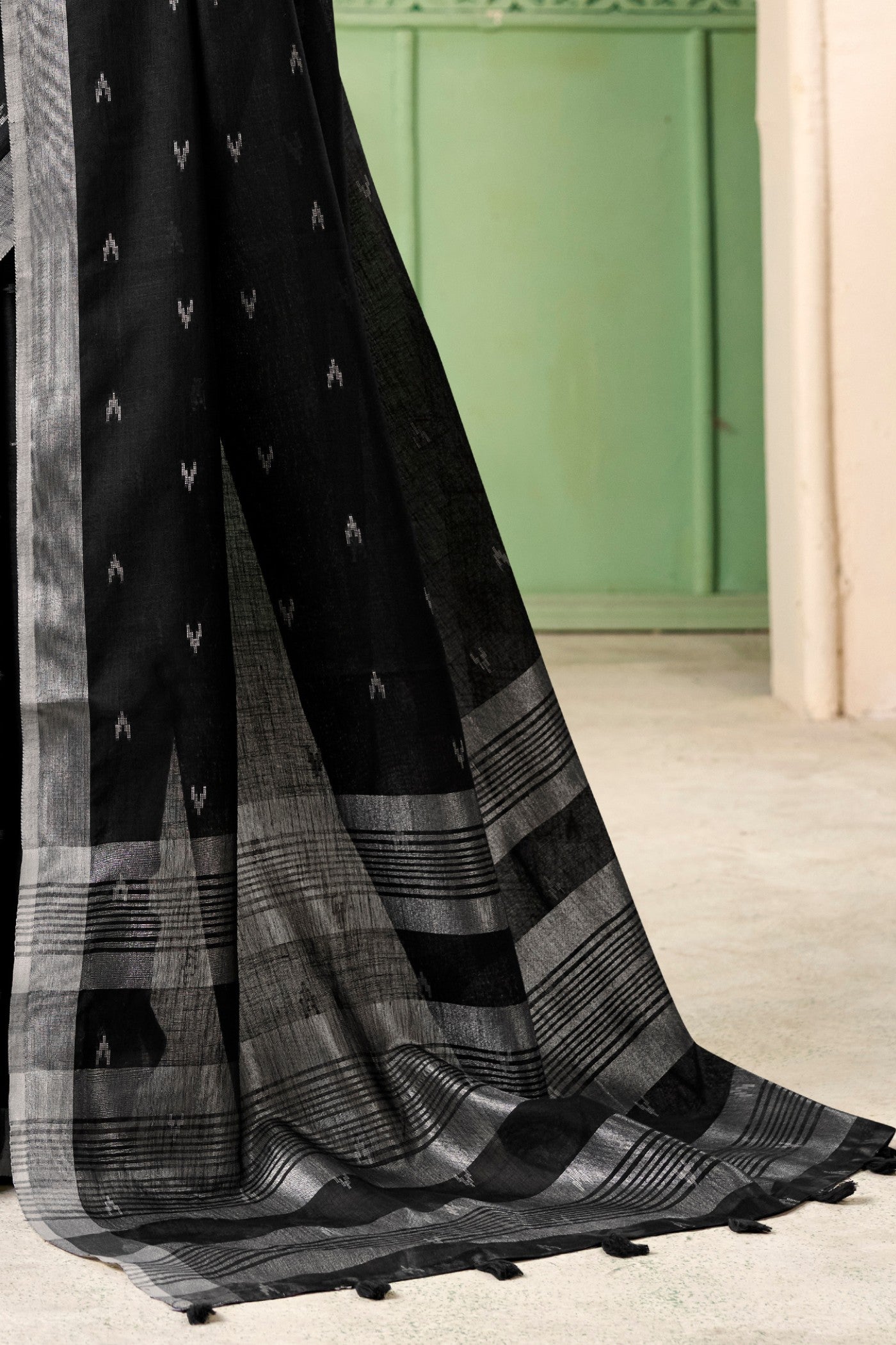 Buy MySilkLove Galaxy Black Woven Linen Saree Online