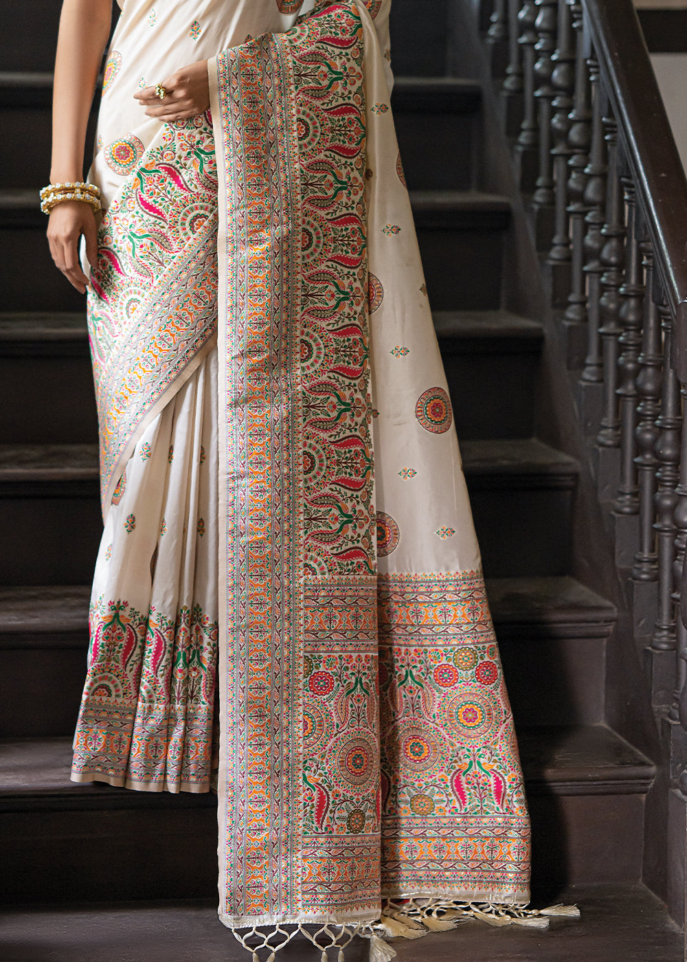 Buy MySilkLove Daisy White Kashmiri Handloom Woven Silk Saree Online