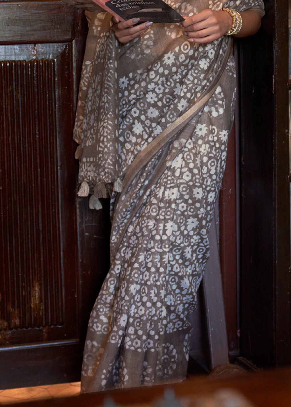 Buy MySilkLove Dawn Grey Light Weight Linen Saree Online