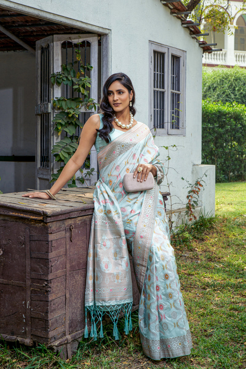 Buy Rajsi~Handloom Ari Checks Cotton Silk Saree with Golden Border in Black  - Very Much Indian – verymuchindian.com