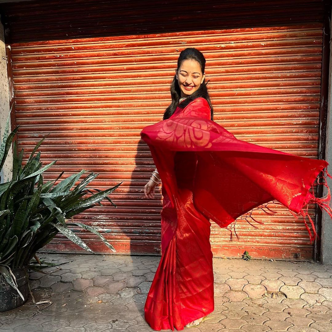 Buy MySilkLove Cedar Red Copper Zari Woven Banarasi Saree Online