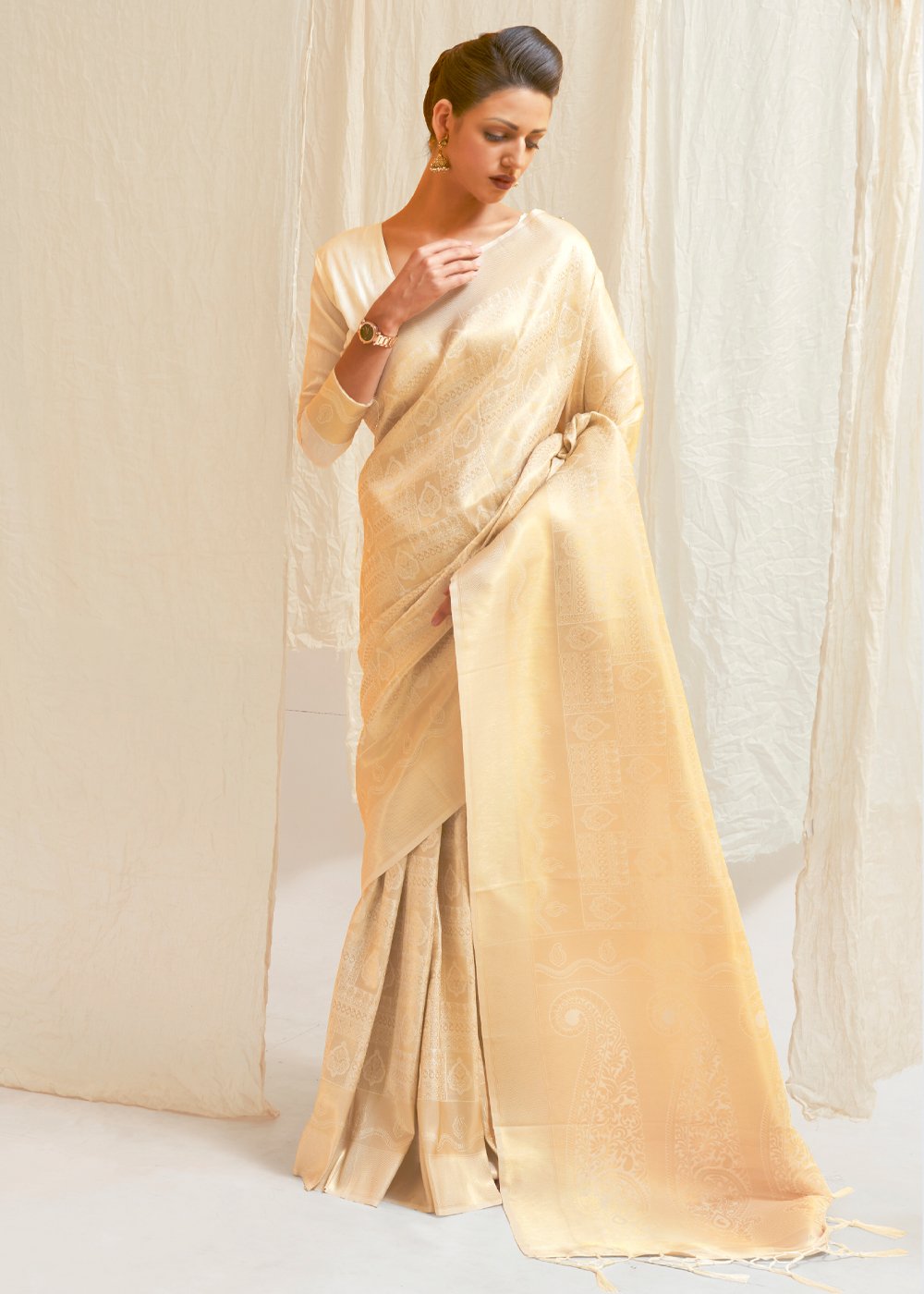 Buy MySilkLove Givry Golden Zari Woven Kanjivaram silk saree Online