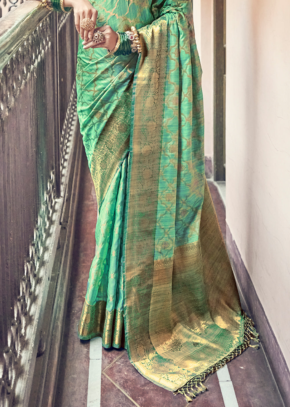 Buy MySilkLove Vista Green Woven Banarasi Silk Saree Online