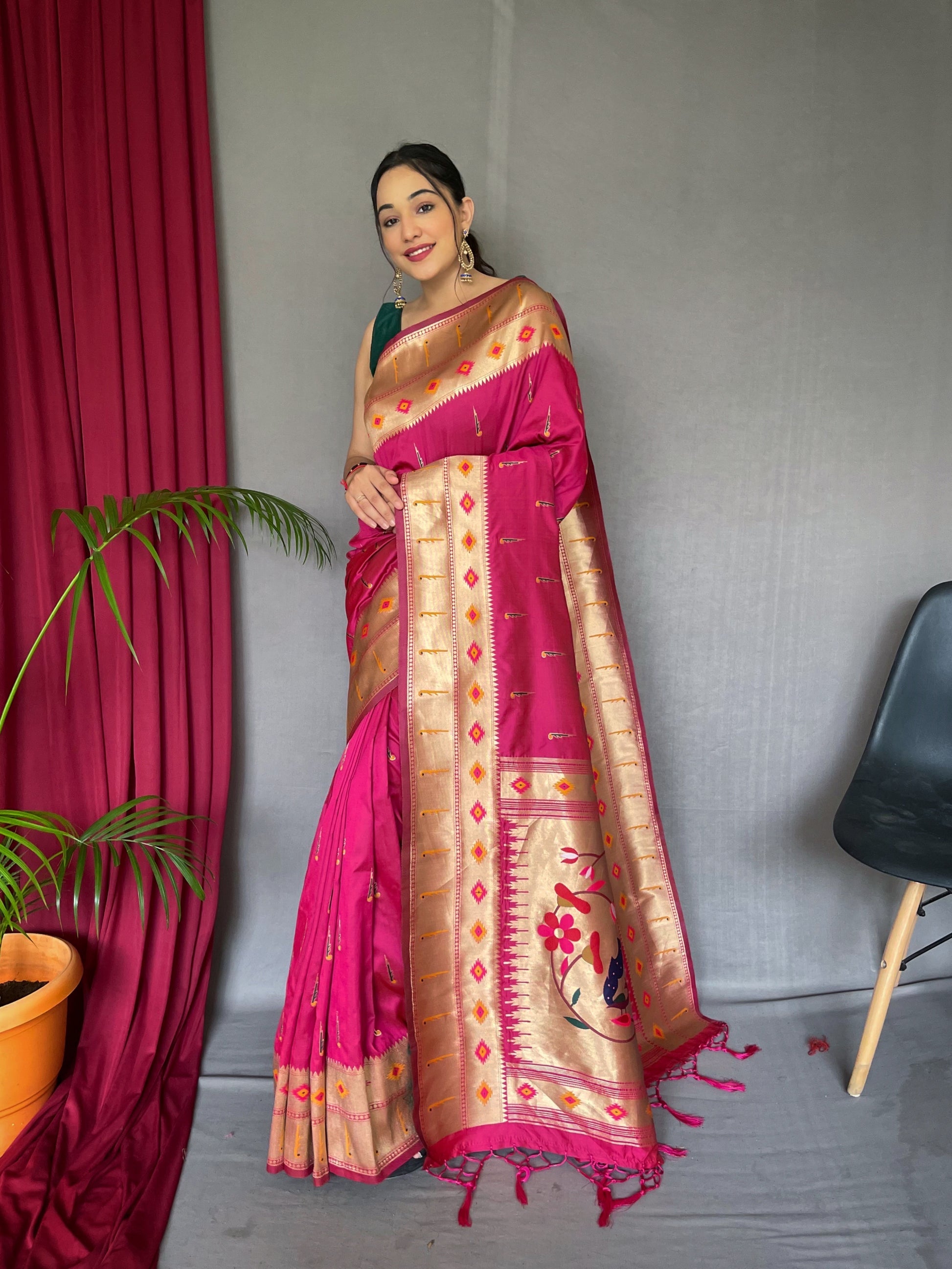 Vivid Pink Muniya Paithani Woven Silk Saree