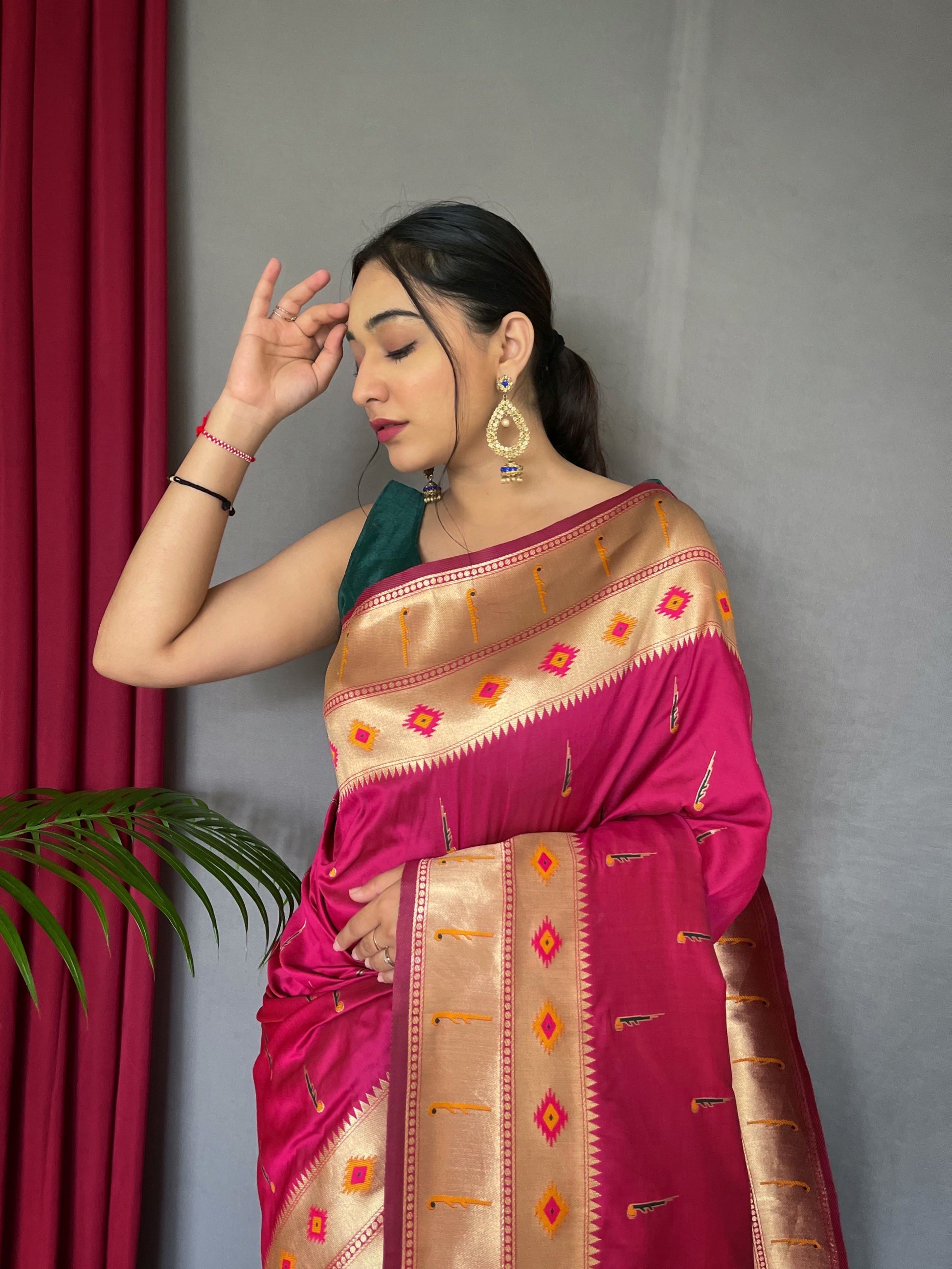 Vivid Pink Muniya Paithani Woven Silk Saree