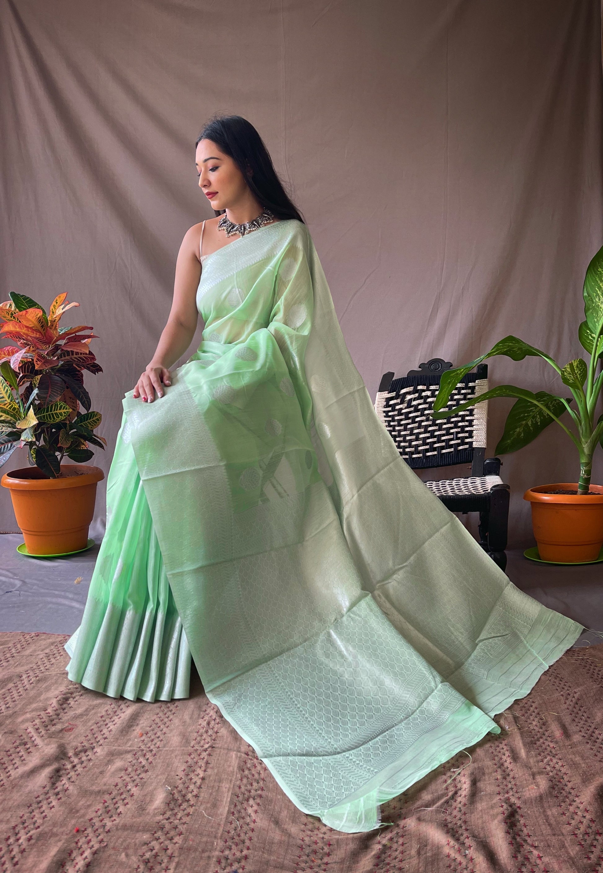 Buy MySilkLove Green Pearl Linen Silver Zari Woven Saree Online