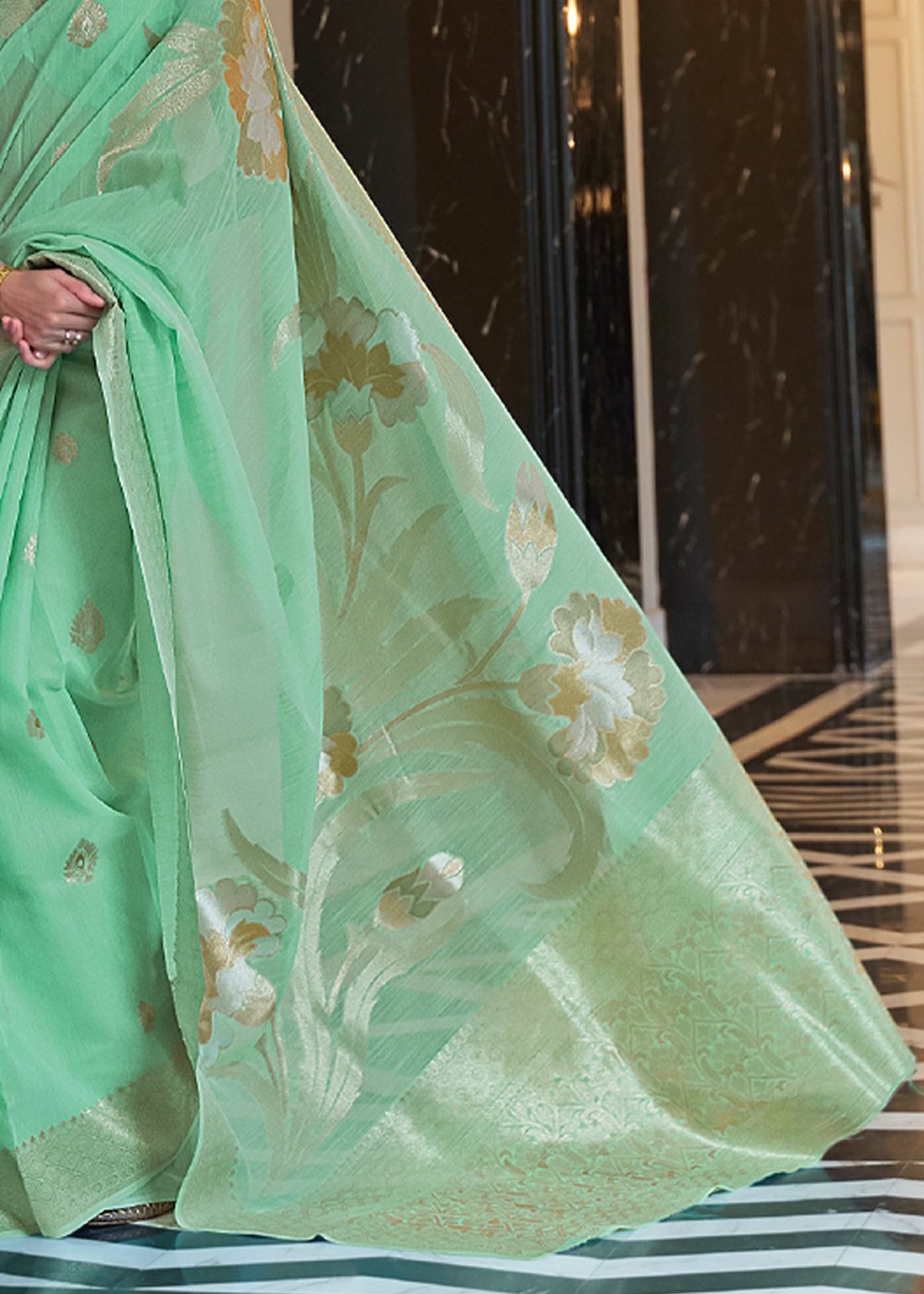 Buy MySilkLove De York Green Banarasi Linen Saree Online