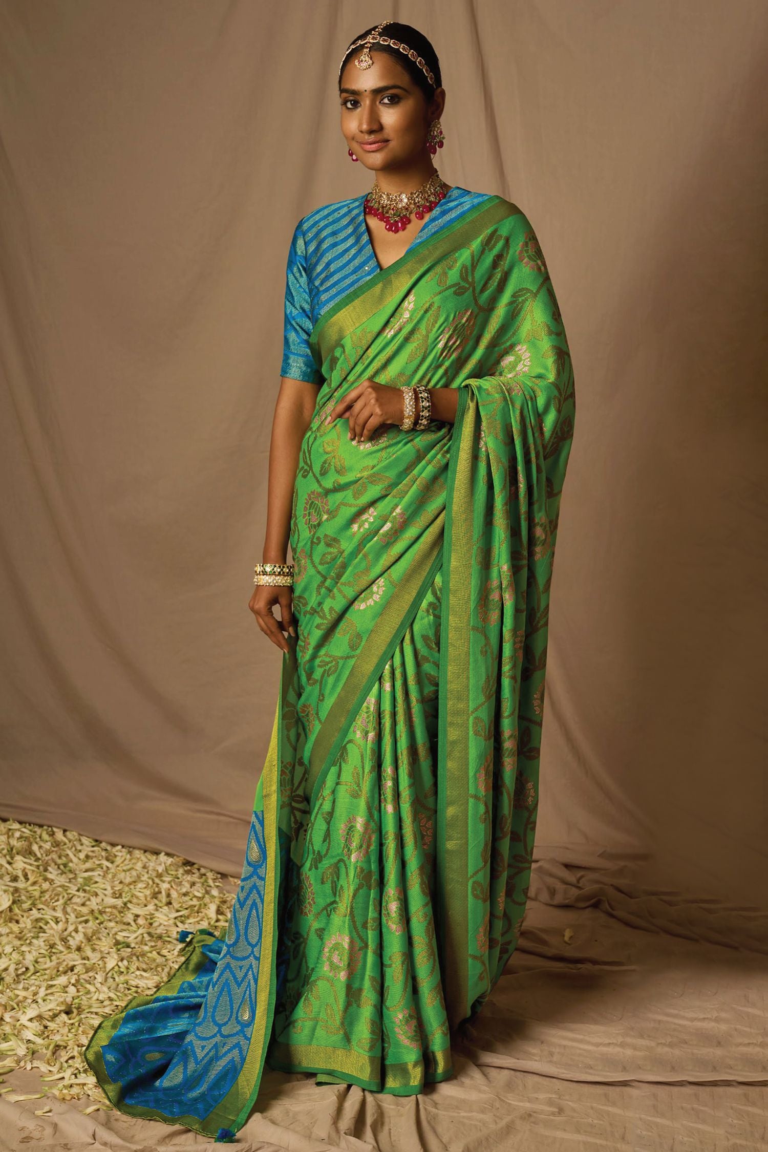 Buy MySilkLove Dark Green Woven Banarasi Silk Saree Online