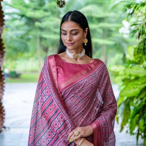 Buy online Contrast Bordered Woven Saree With Blouse from ethnic wear for  Women by Catchy Forever for ₹2379 at 76% off | 2024 Limeroad.com