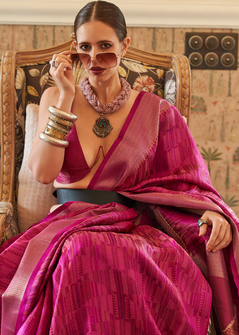 If you want to look Glamorous in a Chiffon Saree, then get Style Tips from  Bollywood actress - Ethnicfashion.over-blog.com