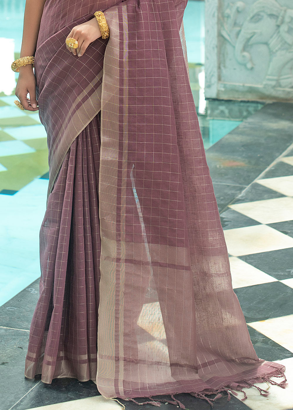 Buy MySilkLove Ferra Purple Zari Woven Checks Linen Saree Online