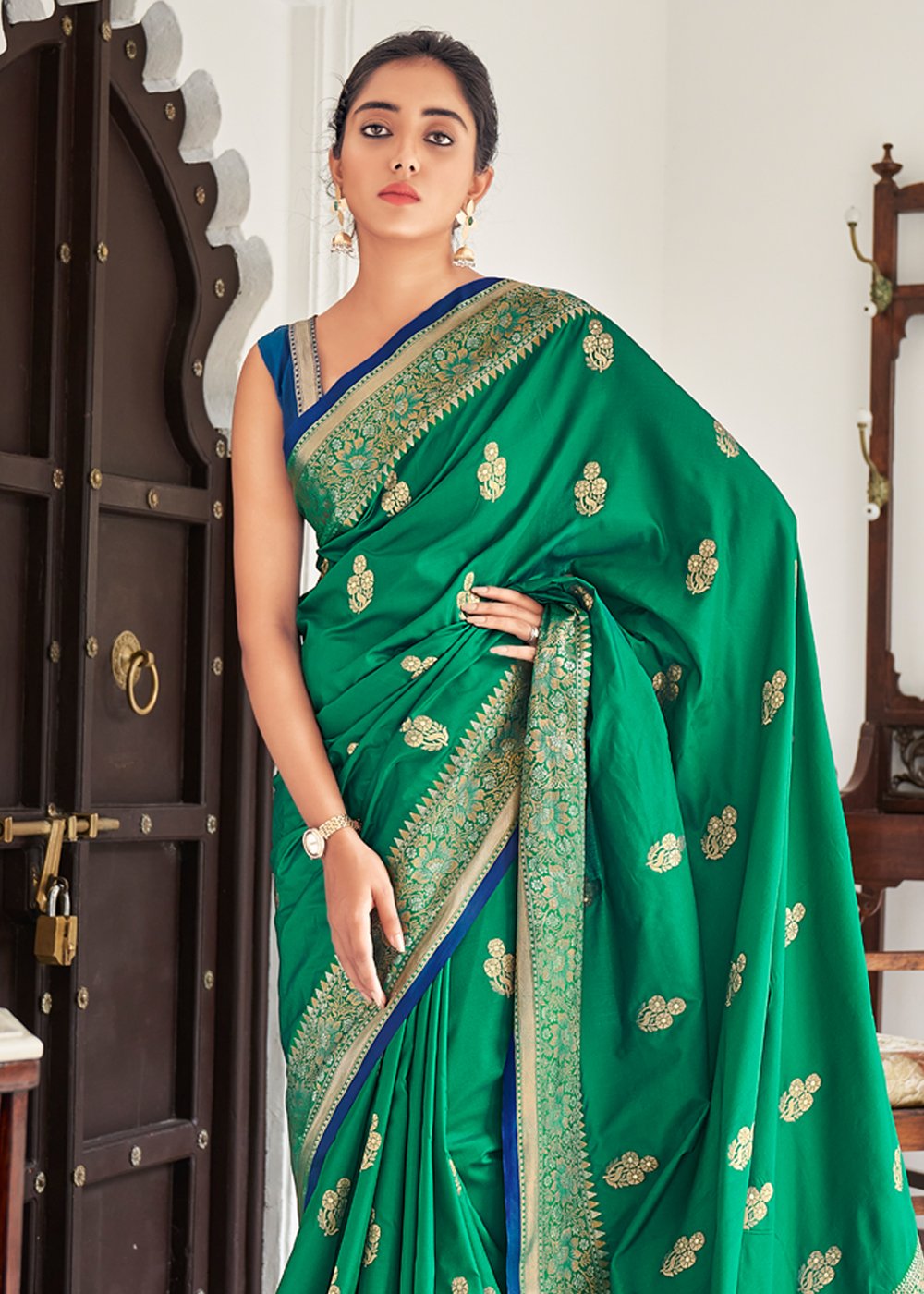 Buy MySilkLove Amazon Green Zari Woven Banarasi Silk Saree Online