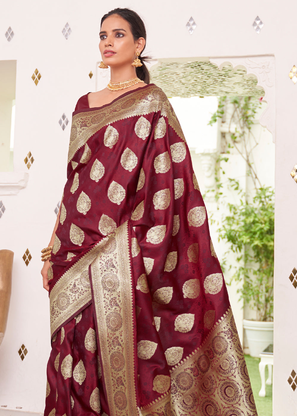 Buy MySilkLove Stiletto Maroon Zari Woven Dual Tone Banarasi Saree Online