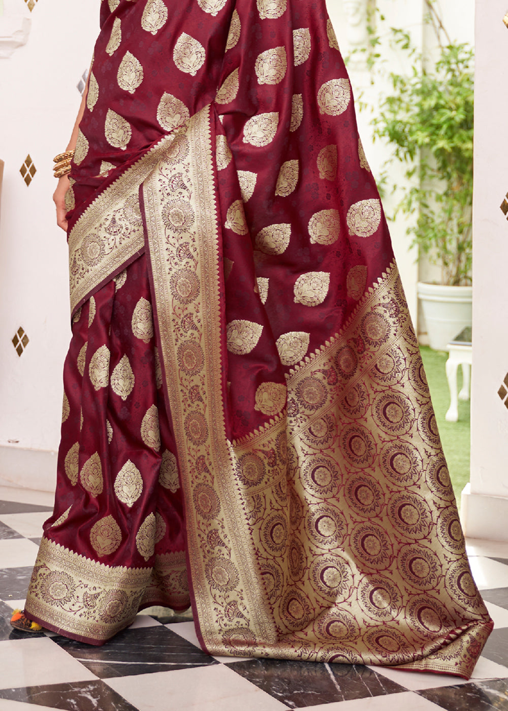 Buy MySilkLove Stiletto Maroon Zari Woven Dual Tone Banarasi Saree Online