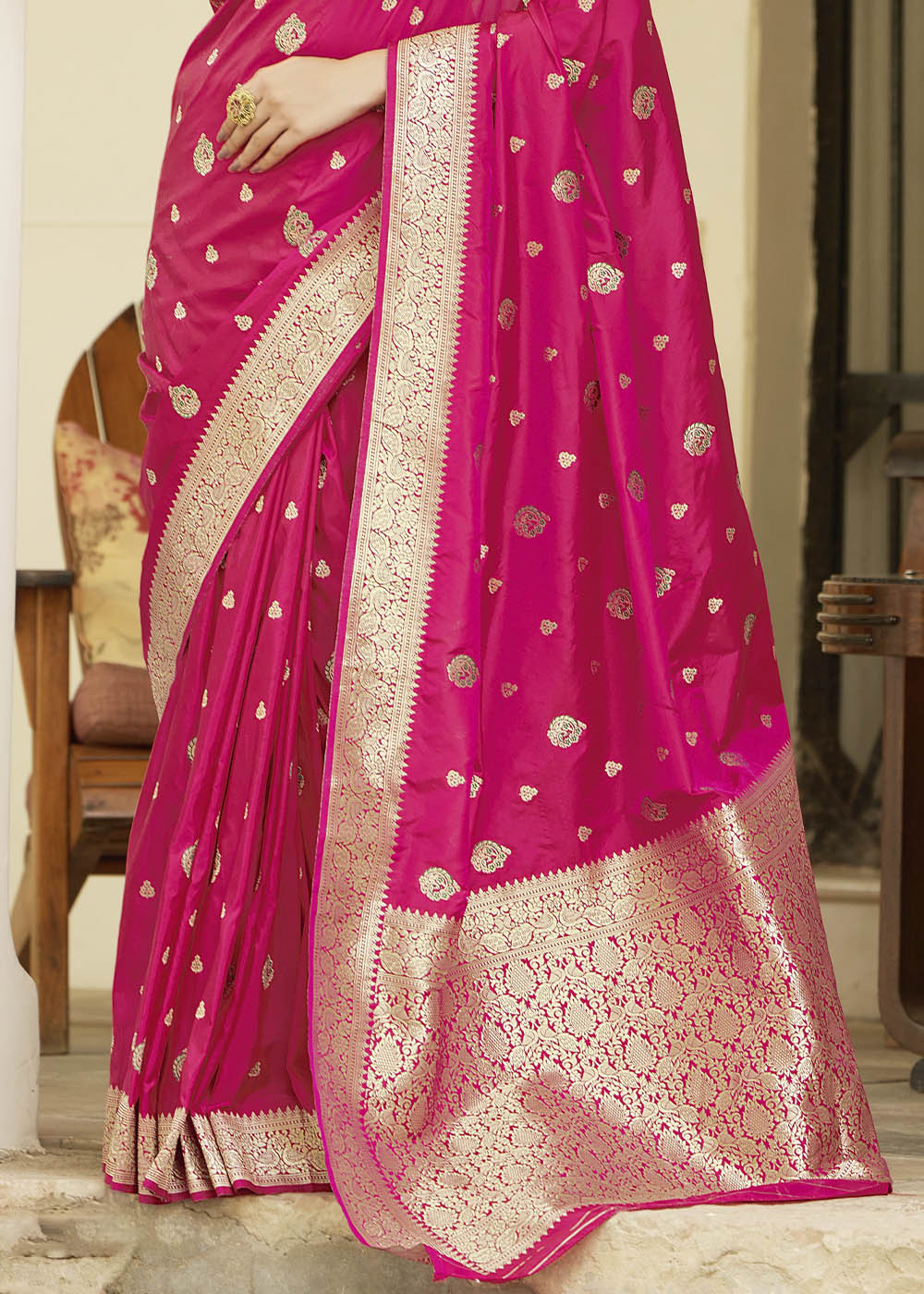 Buy MySilkLove Tulip Pink Zari Woven Banarasi Silk Saree with Butti Work Online