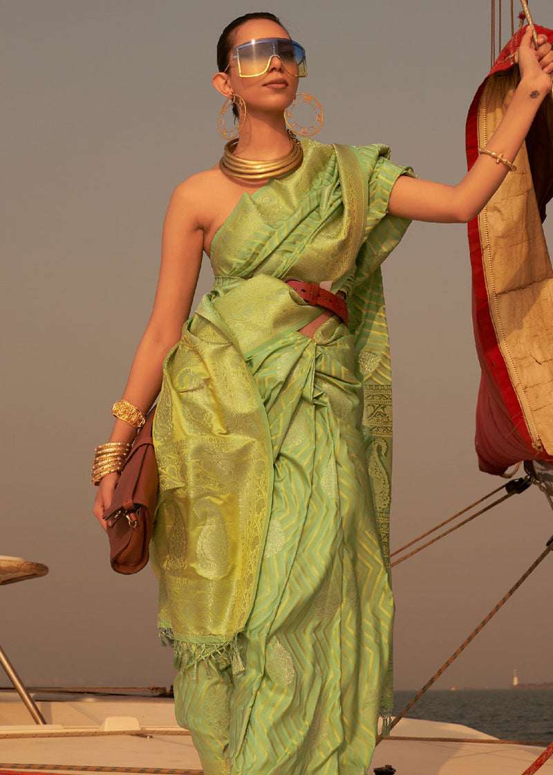 From Banarasi to Kanjeevaram: 7 most beautiful Indian silk sarees you must  have | Fashion Trends - Hindustan Times